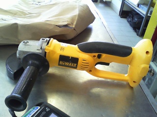 Grinder a main dewalt