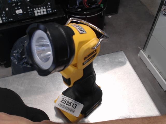Lumiere dewalt clean avec batt