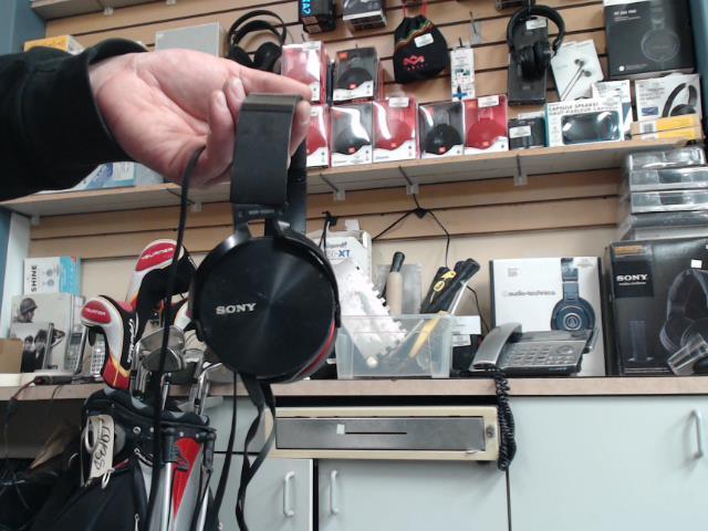 Paire headphones