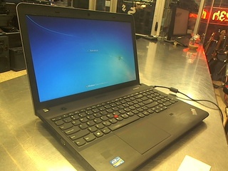 Laptop av charg