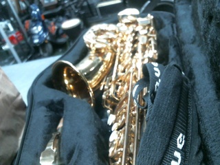 Saxophone alto niveau etudiant av case