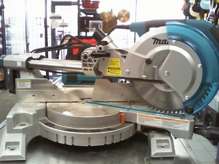 Scie a onglet makita