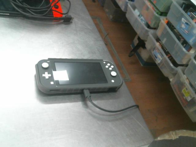 Nintendo switch lite avec chargeur