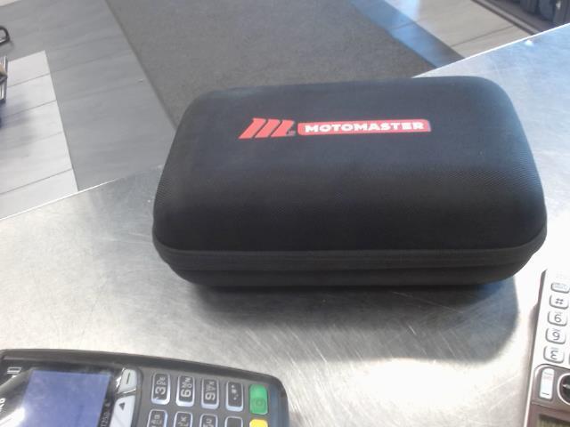 Jump starter motomaster 1200a+acc etuit