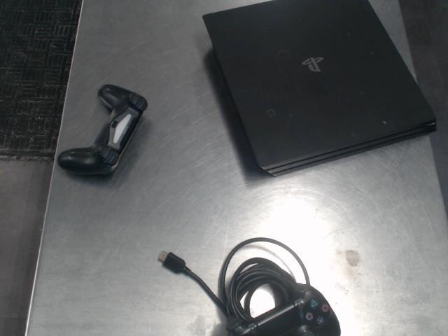 Ps4 bonne etat + manette + fils