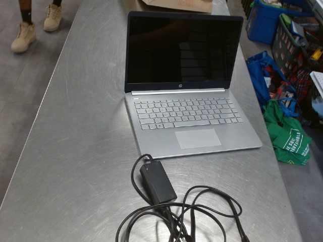 Laptop hp 256go 4goram + chrg
