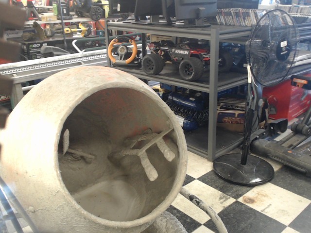 Mixer beton pyramide location 4388